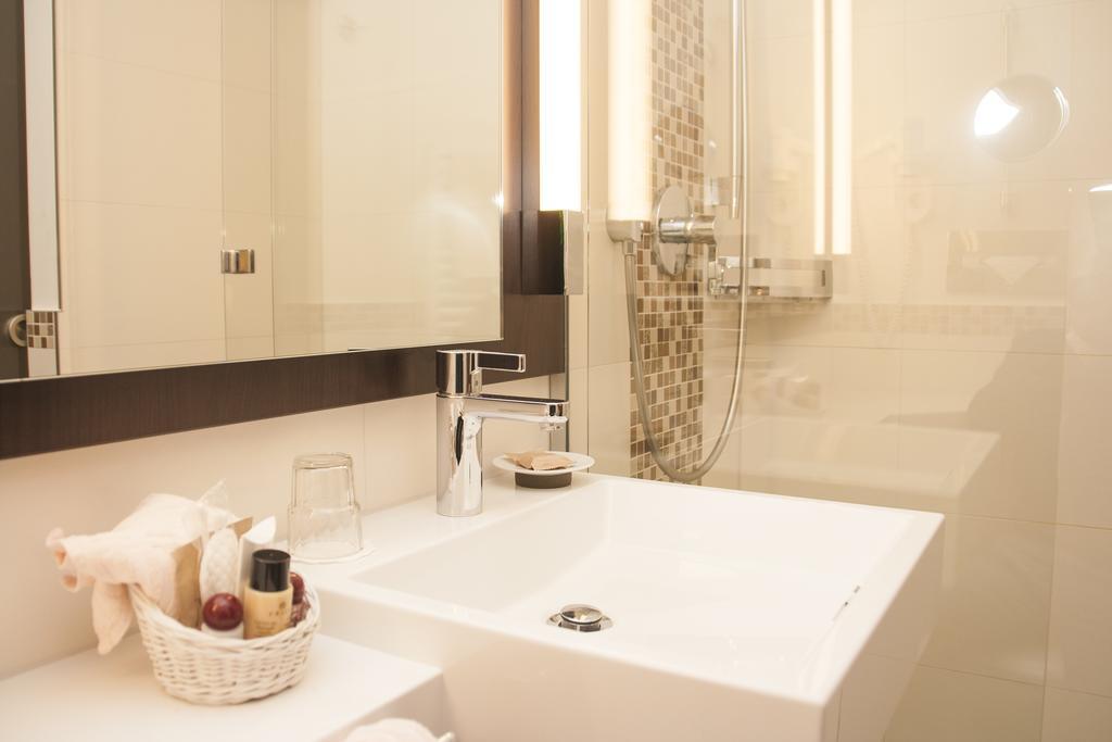 Hotel Haus Berlin Бон Екстериор снимка