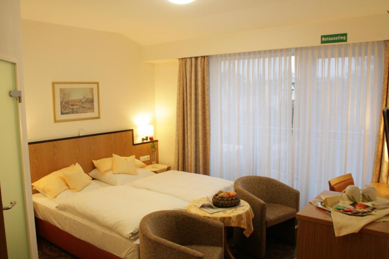 Hotel Haus Berlin Бон Екстериор снимка