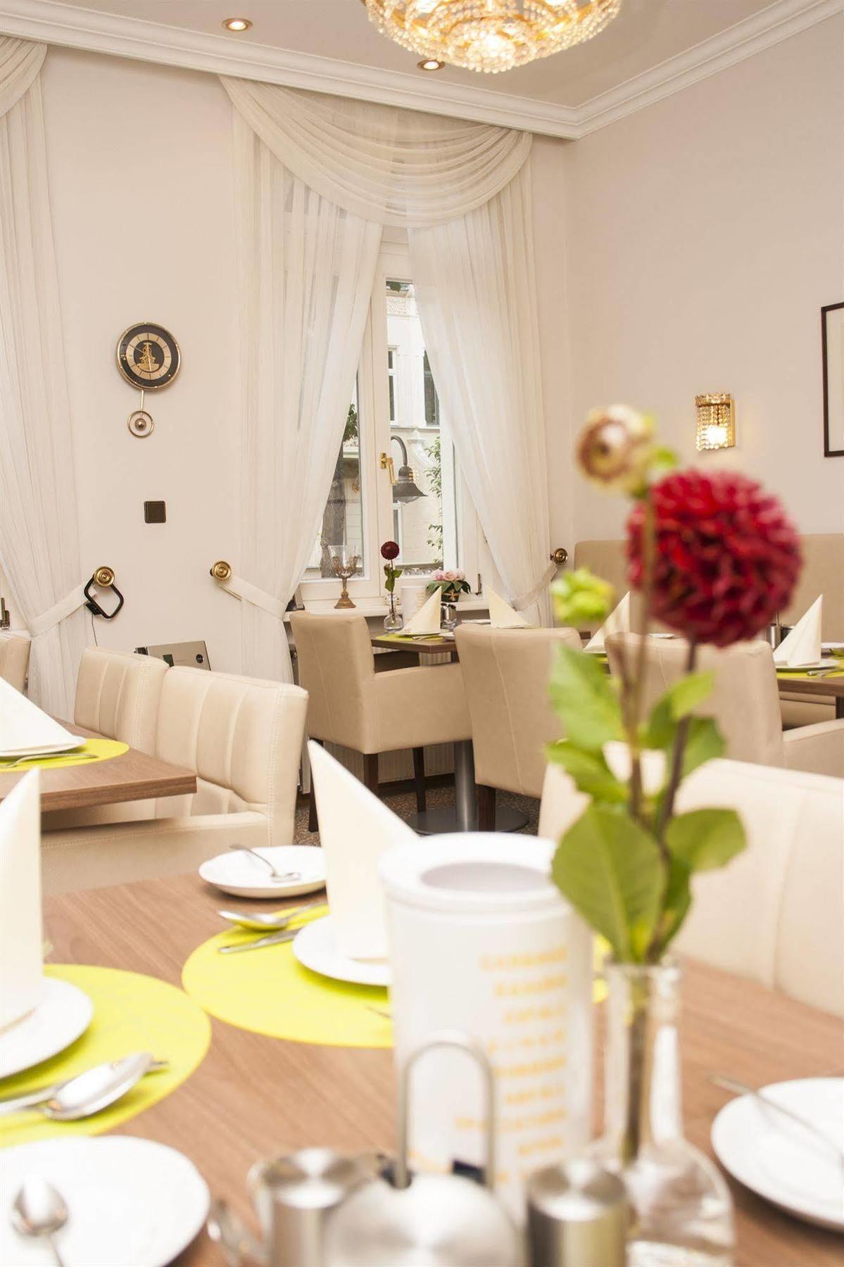Hotel Haus Berlin Бон Екстериор снимка