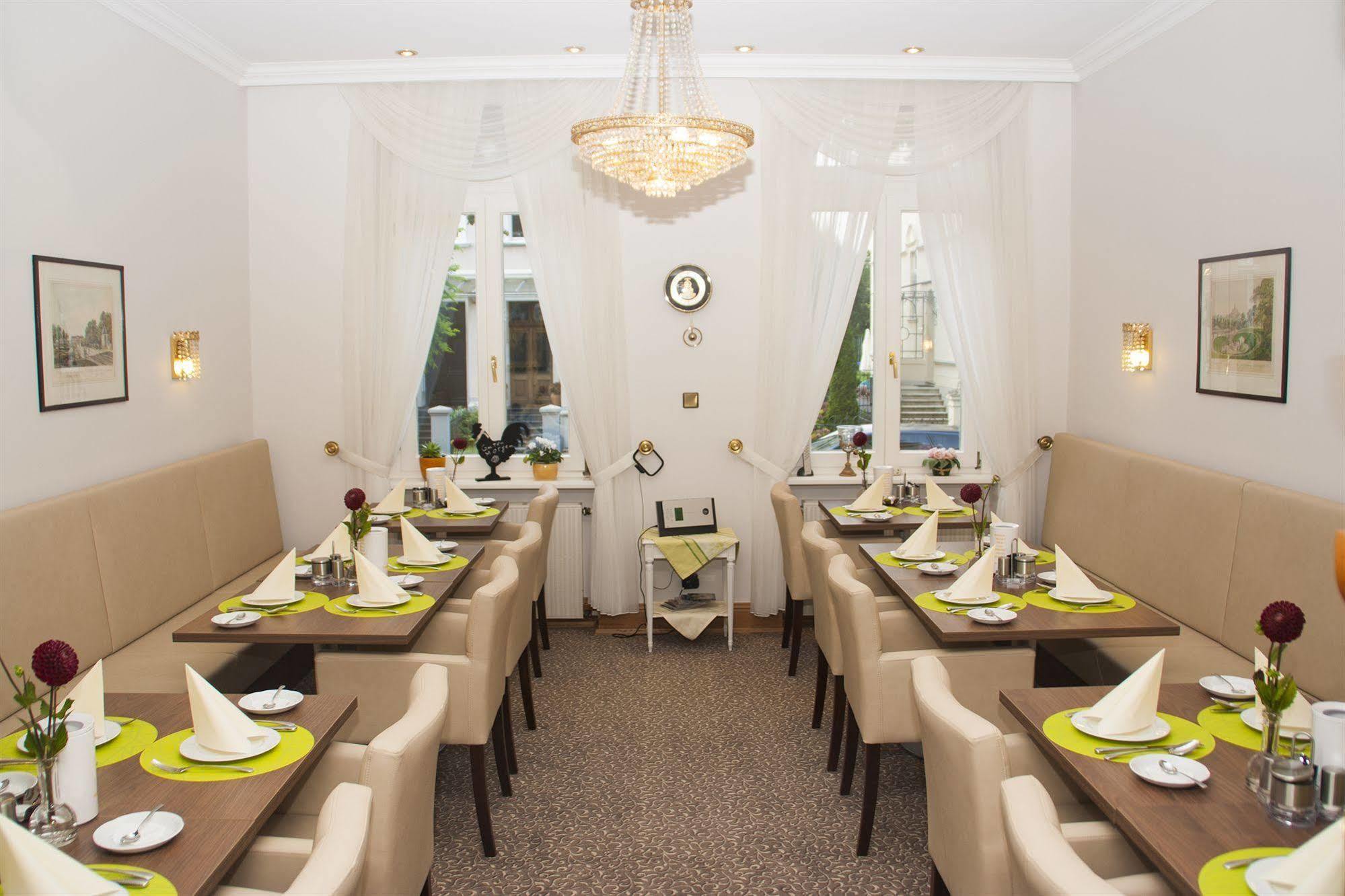 Hotel Haus Berlin Бон Екстериор снимка
