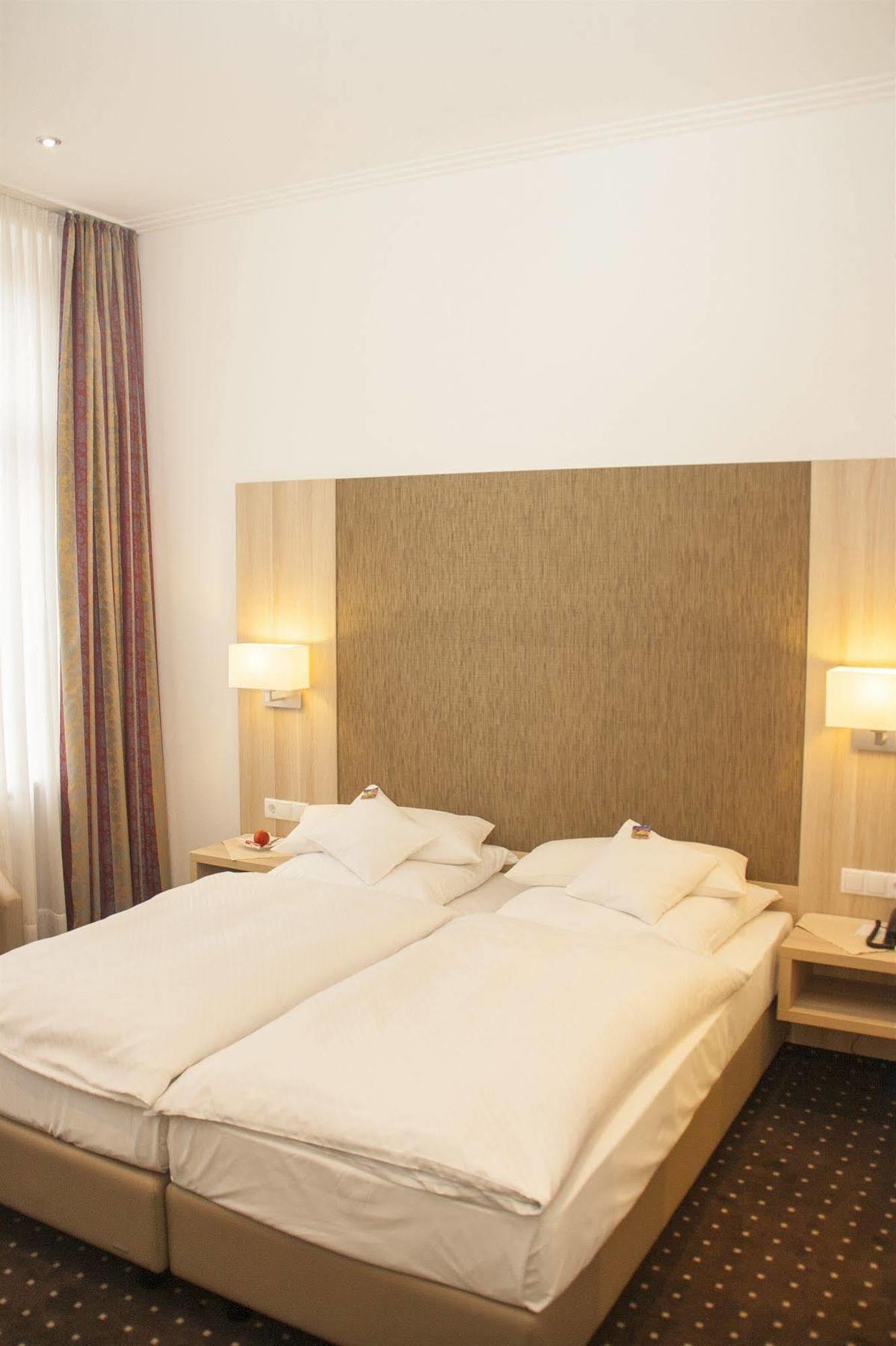 Hotel Haus Berlin Бон Екстериор снимка